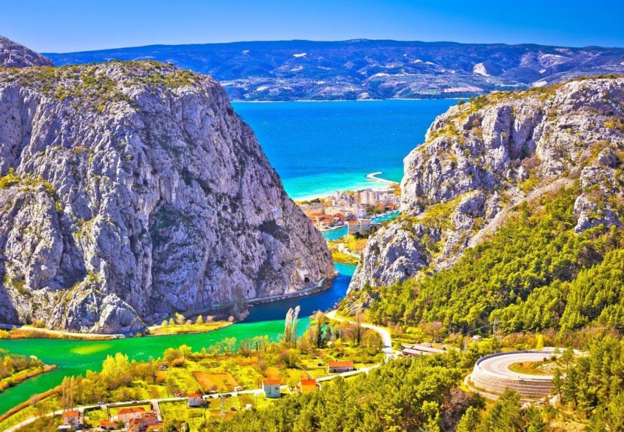 Sandy Beach Apartment Omiš Exteriör bild