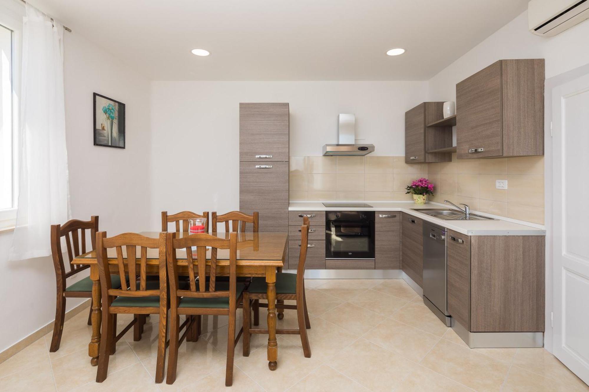 Sandy Beach Apartment Omiš Exteriör bild