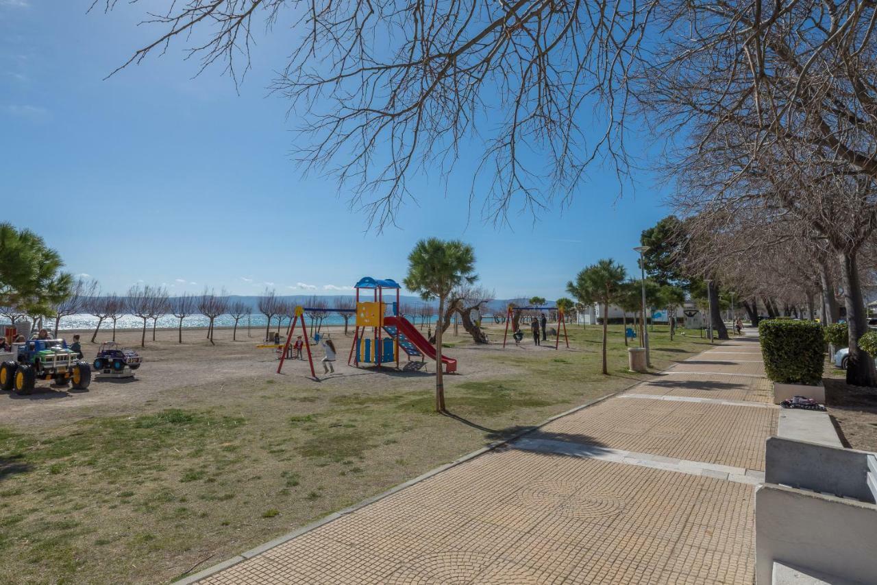 Sandy Beach Apartment Omiš Exteriör bild