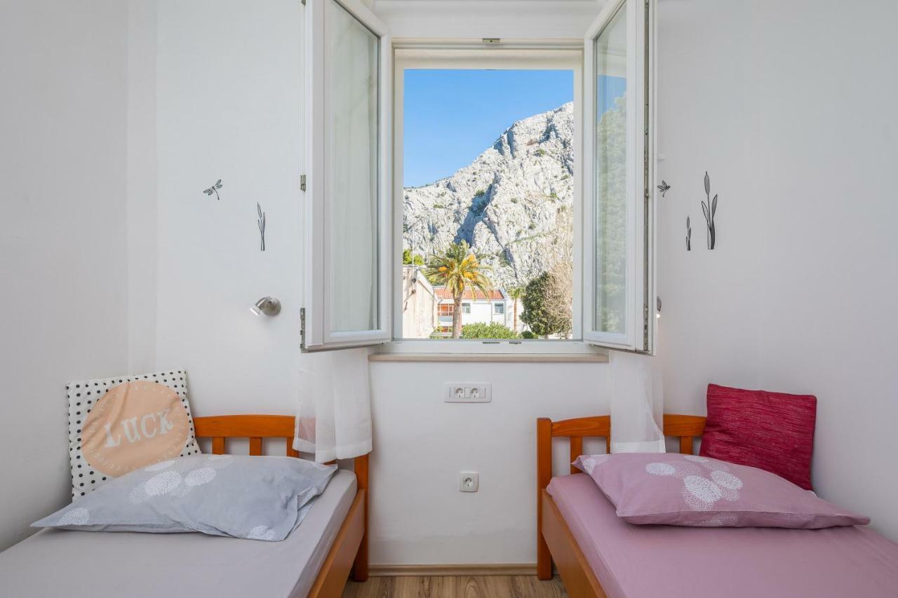 Sandy Beach Apartment Omiš Exteriör bild